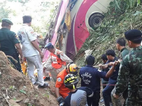 واژگونی اتوبوس دو طبقه در جنوب تایلند، بالاتر از ۴۰ زخمی برجای گذاشت