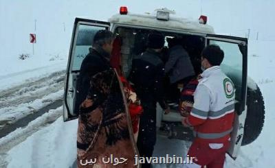 نجات ۲ مادر حامله از برف و کولاک در بیله سوار