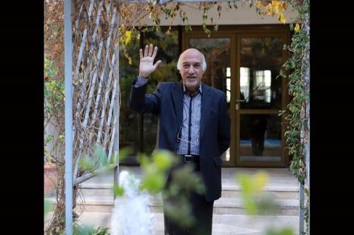 افراد معدودی با اسوار قابل مقایسه اند از نظر دانش کسی به او نمی رسید