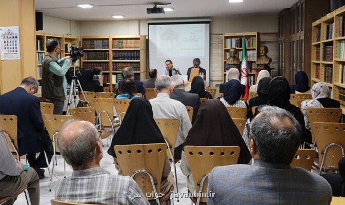 حافظ کسی است که در هیچ قالبی نمی گنجد