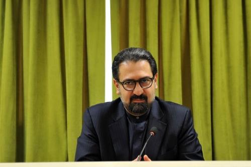 هنرمند تجسمی، پیرایش جان و ویرایش جهان را تكلیف خود می داند